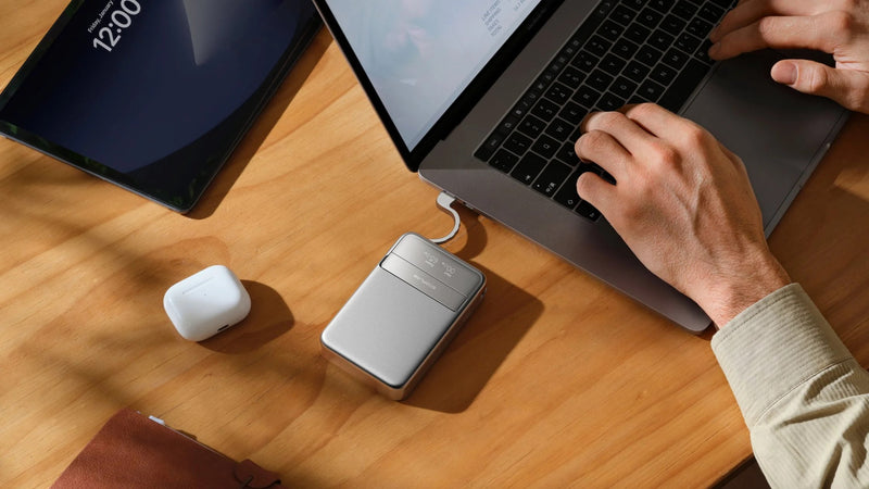 Laden Sie das Bild in Galerie - Viewer, EcoFlow RAPID magnetische Powerbank 10000 mAh schwarz (Qi2 MagSafe)
